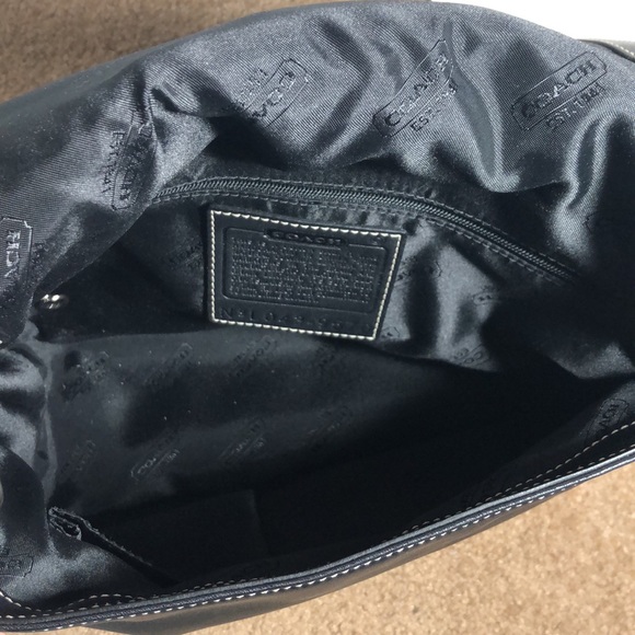 Coach leather shoulder bag with adjustable strap - Picture 6 of 8